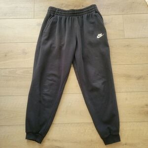 Nike Boys Size XL Club Fleece Joggers Black.